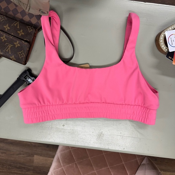 Daily Drills hot pink sports bra - Picture 2 of 4